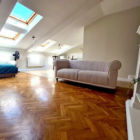 Old Town Apartment *